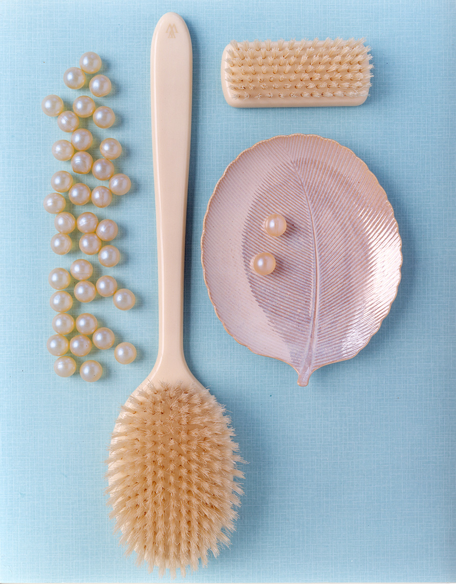 Hairbrush pearls